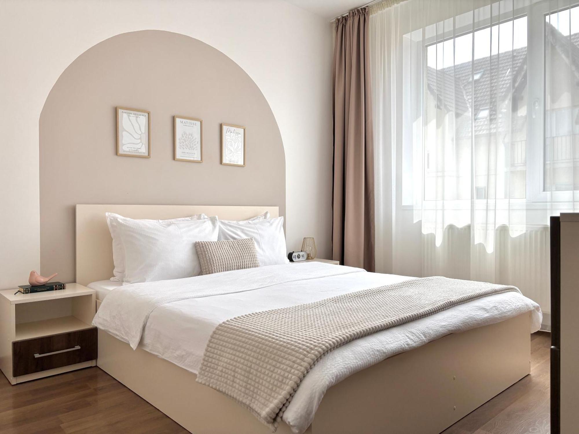Wanderlust Home Cream, Rasnov Apt For 4, Wifi And Free Parking Exteriör bild