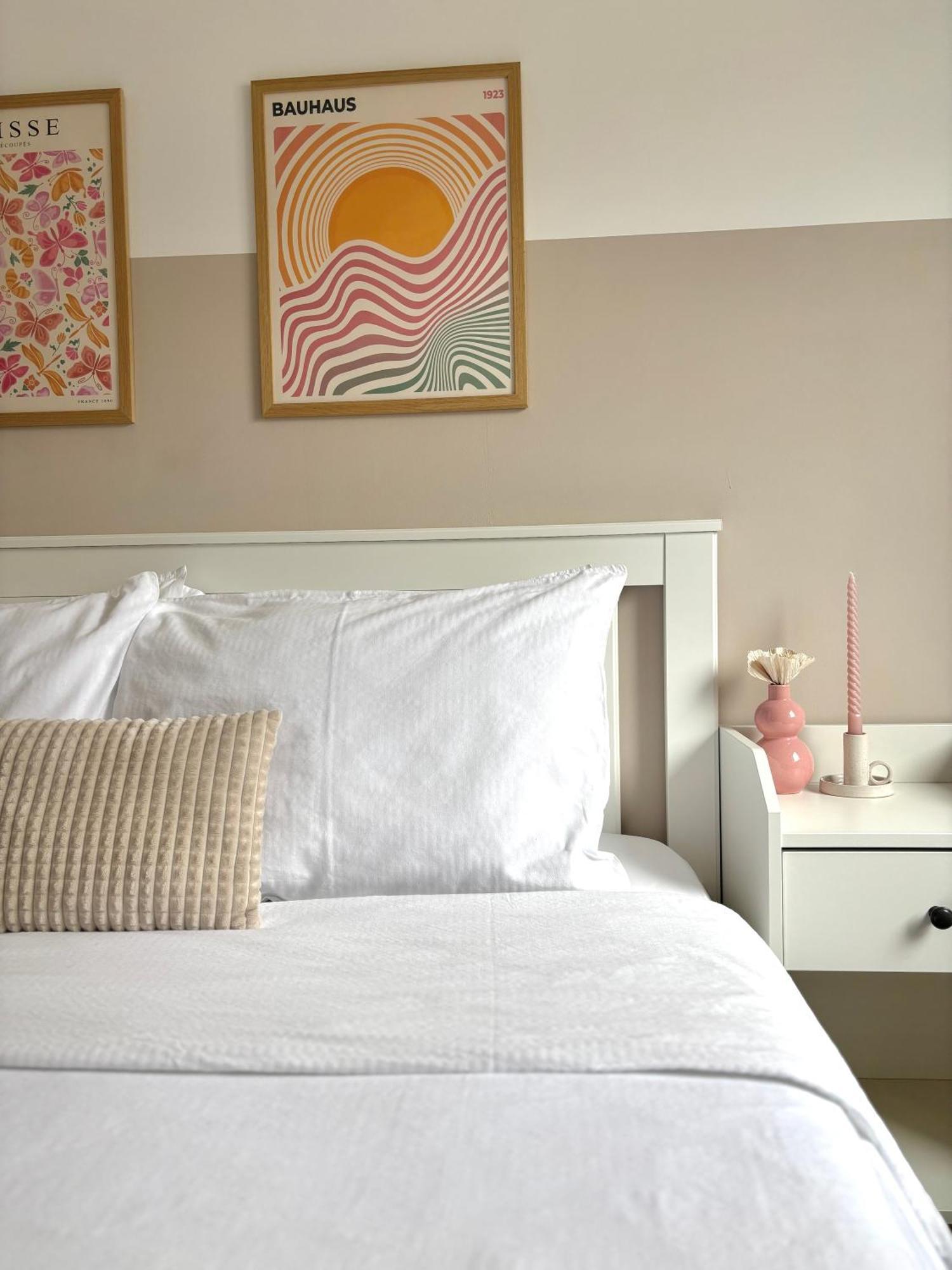 Wanderlust Home Cream, Rasnov Apt For 4, Wifi And Free Parking Exteriör bild