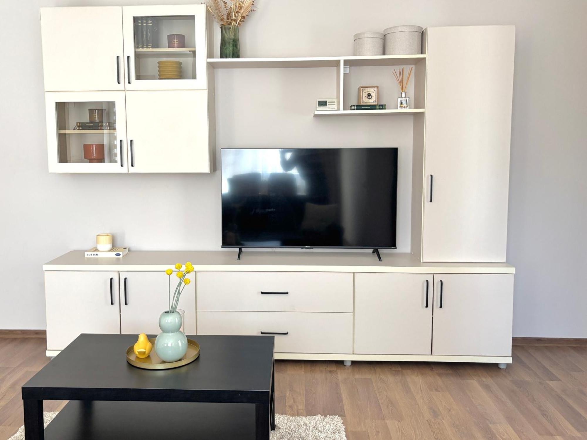 Wanderlust Home Cream, Rasnov Apt For 4, Wifi And Free Parking Exteriör bild