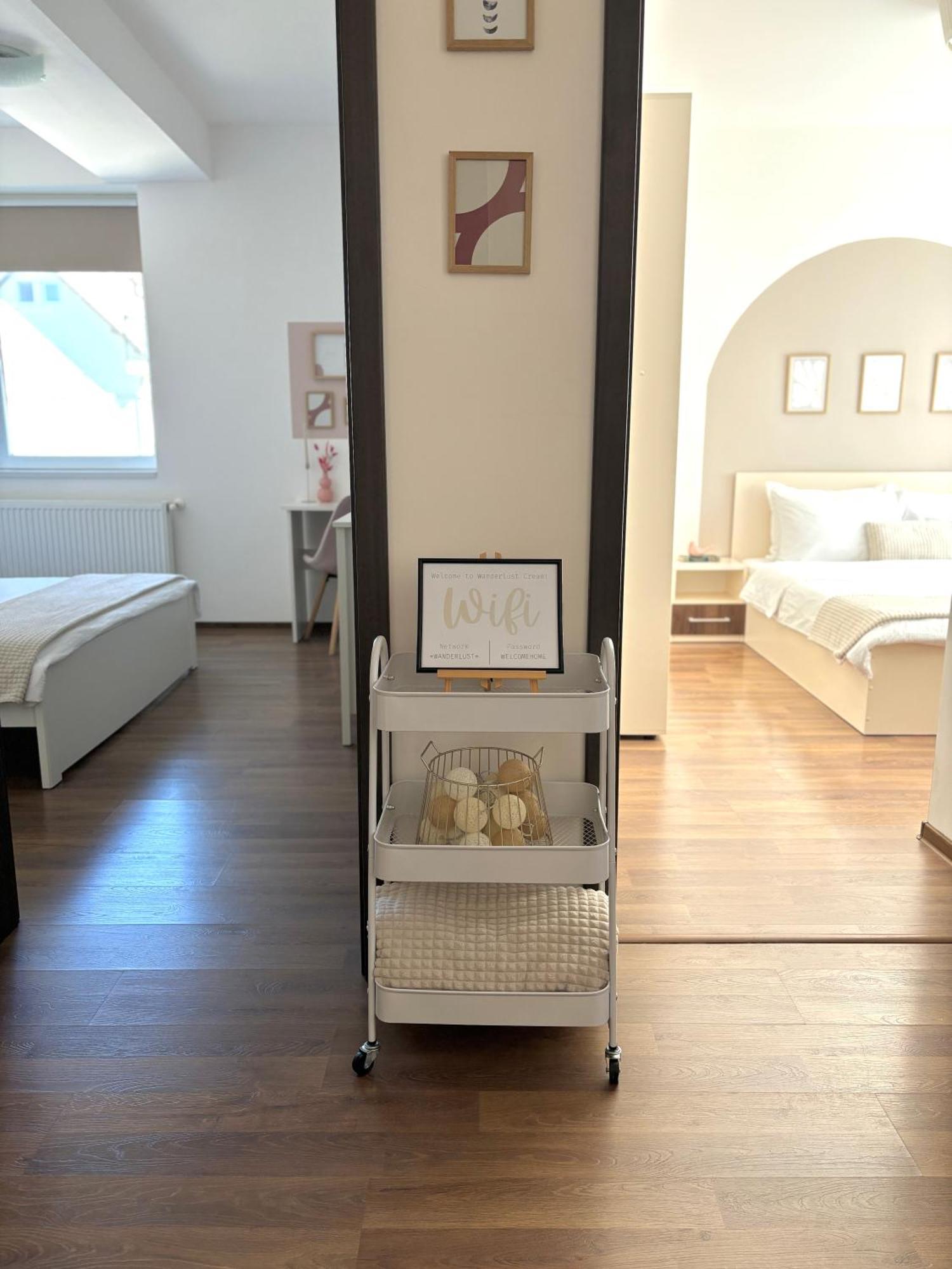 Wanderlust Home Cream, Rasnov Apt For 4, Wifi And Free Parking Exteriör bild